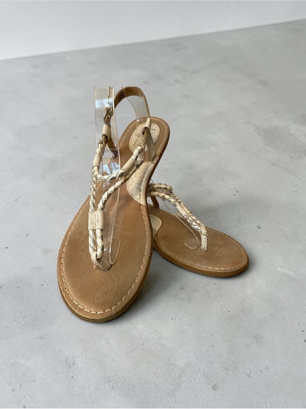BO.C. Cersei Thong Sandals Gold-Tone Woven Details Floral Embossed Footbed Sz 10